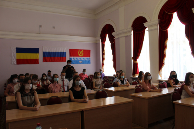 Чествование выпускников 2019-2020 учебного года - отдел образования