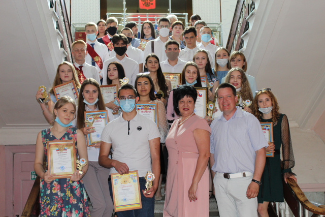 Чествование выпускников 2019-2020 учебного года - отдел образования